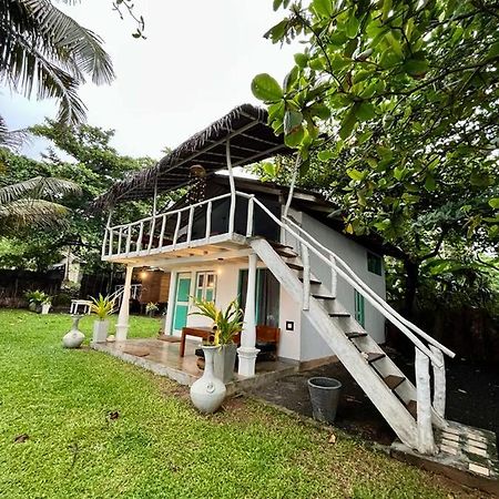 Beach House Kalukatiya - Family Villa, Seaview Room, Garden Room Dickwella Exterior photo