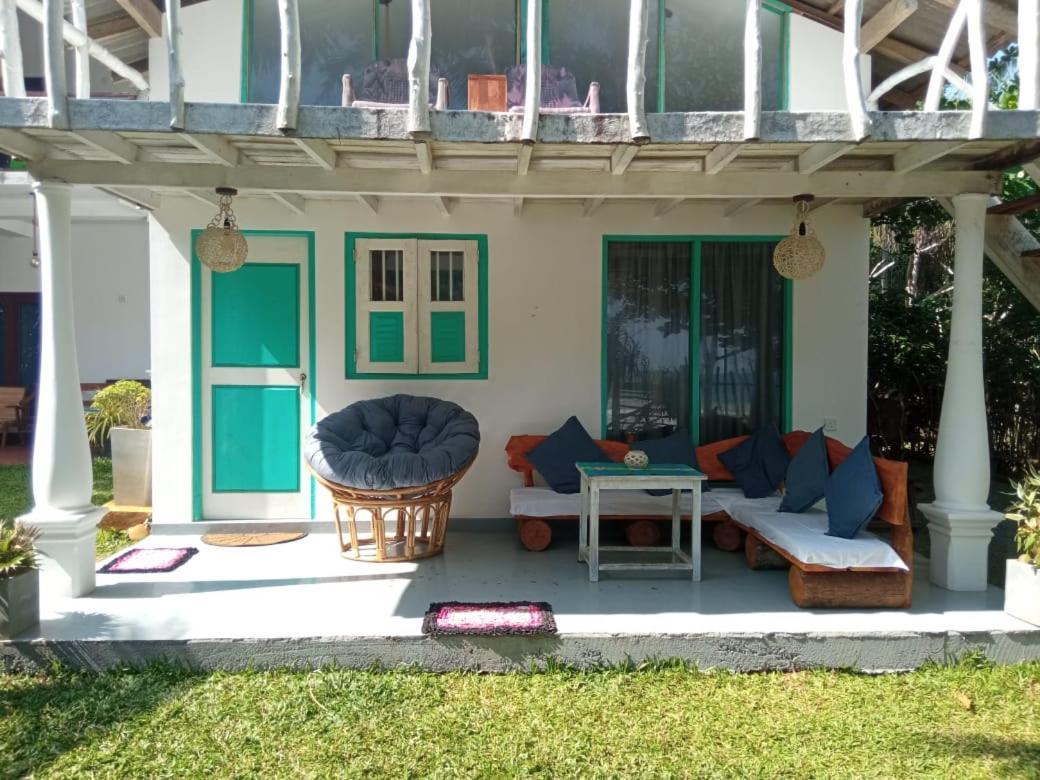 Beach House Kalukatiya - Family Villa, Seaview Room, Garden Room Dickwella Exterior photo