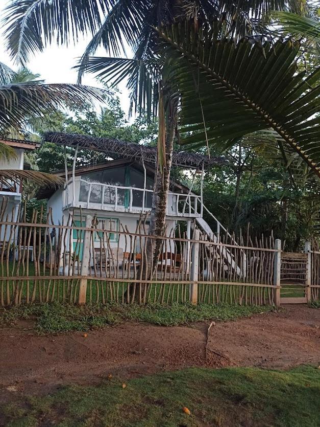 Beach House Kalukatiya - Family Villa, Seaview Room, Garden Room Dickwella Exterior photo