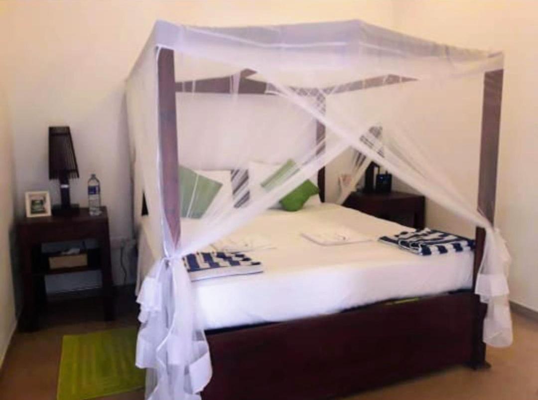 Beach House Kalukatiya - Family Villa, Seaview Room, Garden Room Dickwella Exterior photo